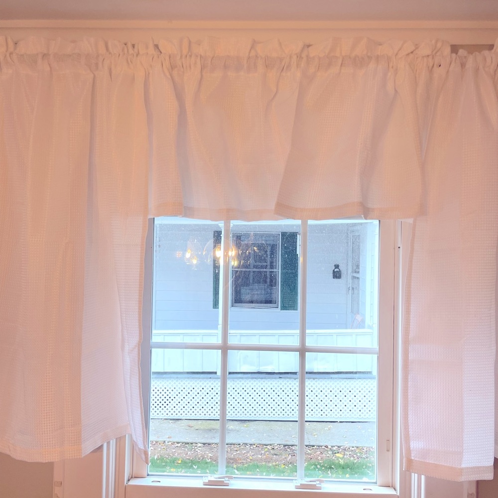 Vintage white ruffled kitchen curtains